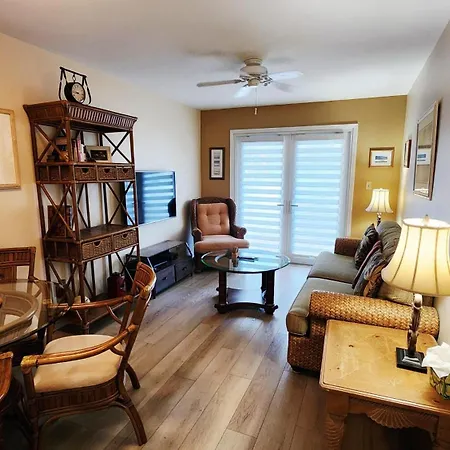 Beautiful Downtown Truman Annex Condo